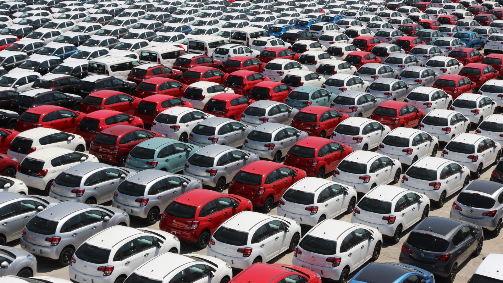 Meglio acquistare un'auto usata da un privato o da un concessionario?